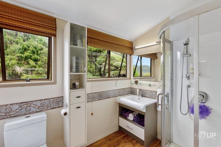 Photo of property in 242 Forest Hill Road, Waiatarua, Auckland, 0612