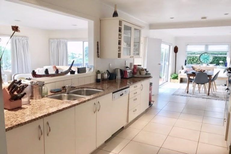 Photo of property in 75 Park Rise, Campbells Bay, Auckland, 0630