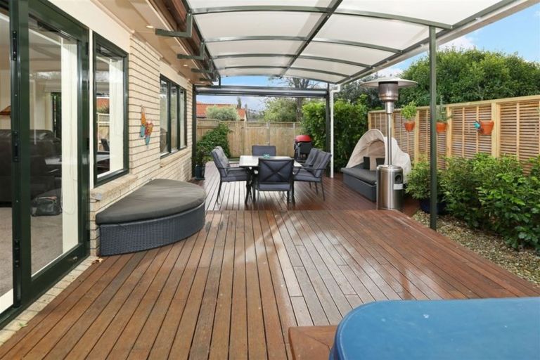 Photo of property in 8 Graven Court, Henderson, Auckland, 0612