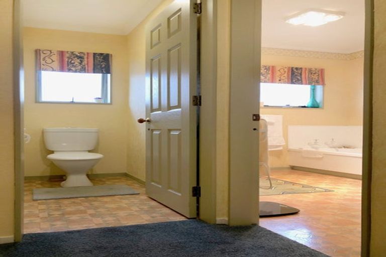 Photo of property in 4a Hoyte Place, Pukehangi, Rotorua, 3015