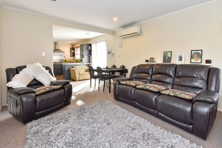 Photo of property in 2 Barnard Place, Manurewa East, Auckland, 2102