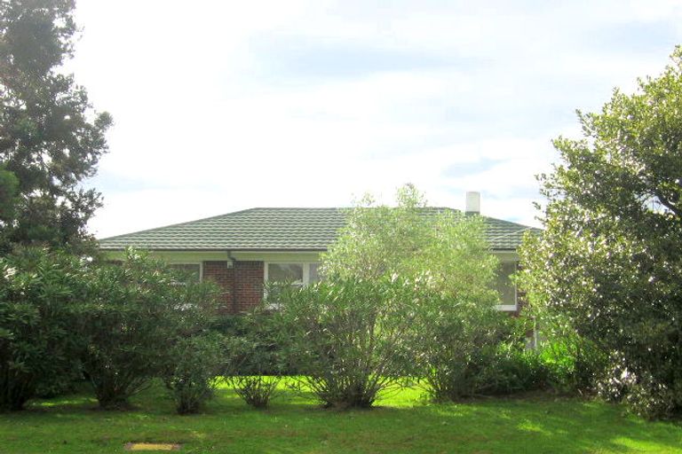 Photo of property in 207 Waimumu Road, Massey, Auckland, 0614