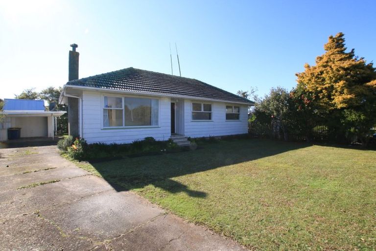 Photo of property in 12 La Rosa Street, Green Bay, Auckland, 0604