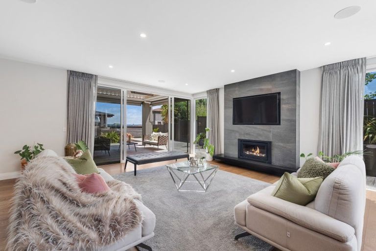 Photo of property in 62 Armstrong Farm Drive, East Tamaki Heights, Auckland, 2016