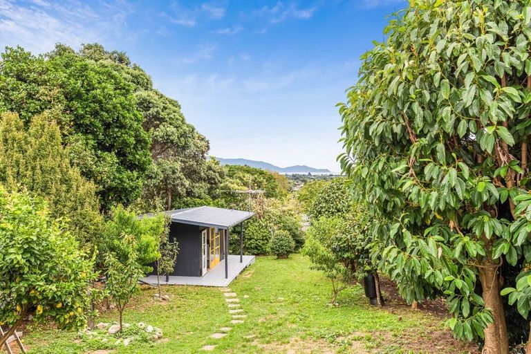 Photo of property in 50 Winara Avenue, Waikanae, 5036