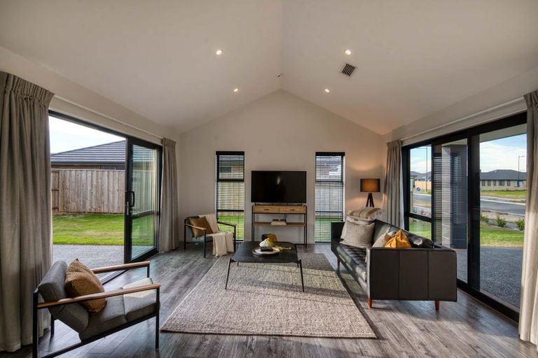 Photo of property in 28 Omahuru Road, Glenbrook, 2681