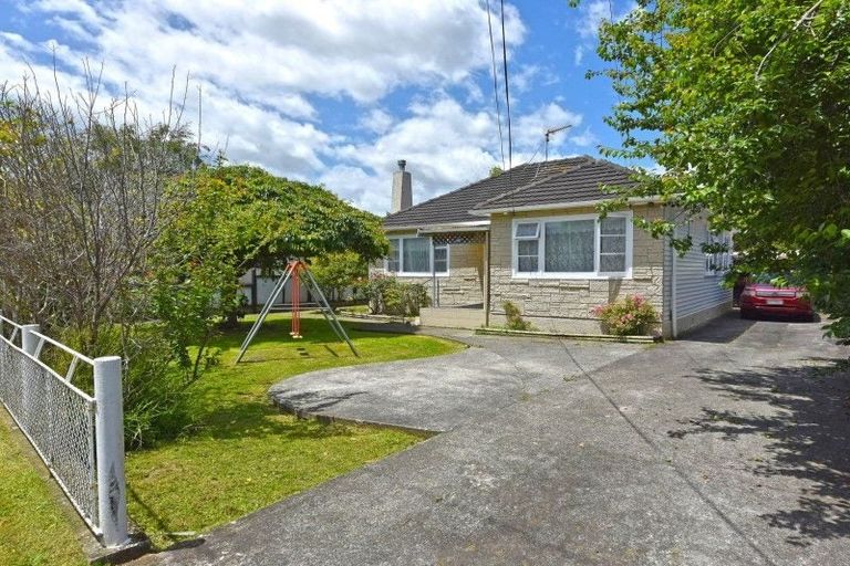 Photo of property in 13 Heretaunga Square, Silverstream, Upper Hutt, 5019