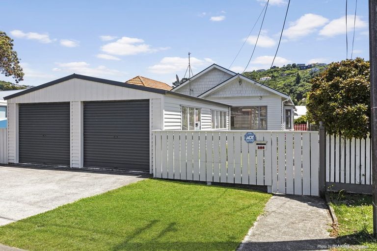 Photo of property in 288 The Parade, Island Bay, Wellington, 6023