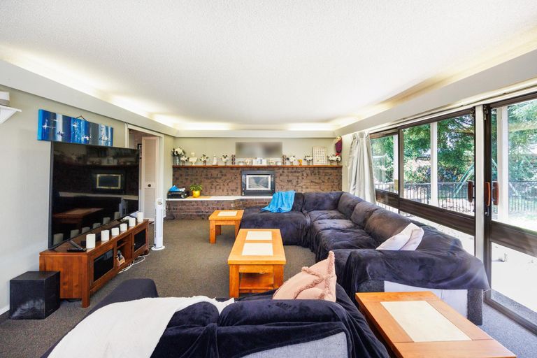 Photo of property in 22 Truscott Grove, Awapuni, Palmerston North, 4412