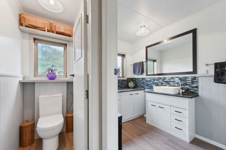 Photo of property in 50b Milton Terrace, Picton, 7220