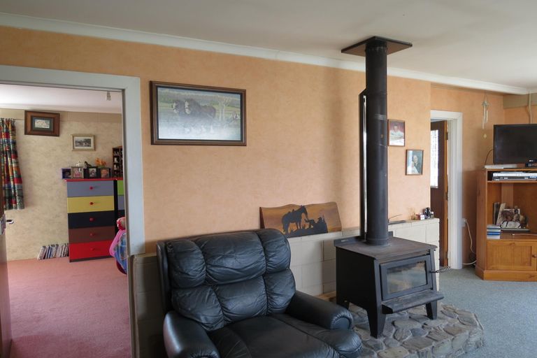 Photo of property in 76 Hakataramea Highway, Waimate, 7977