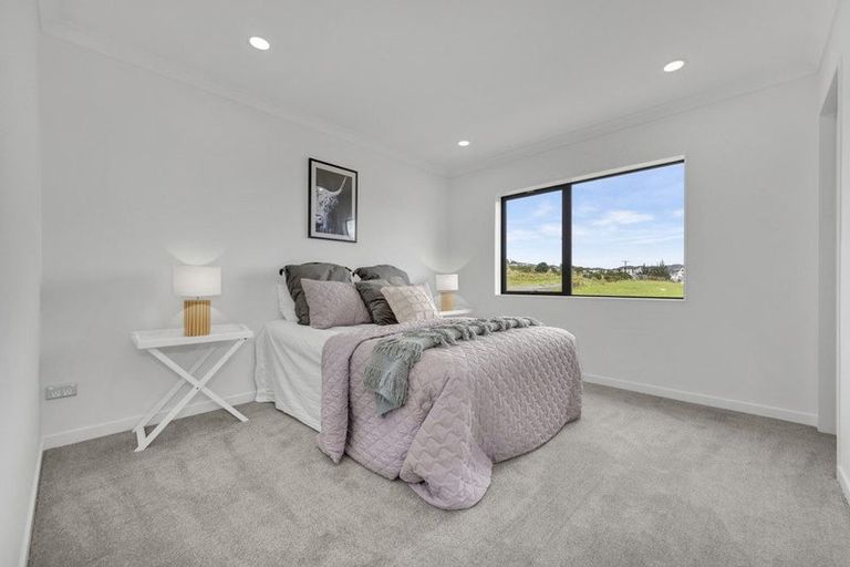 Photo of property in 2a Ballyalton Crescent, Flat Bush, Auckland, 2019