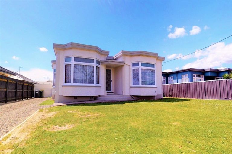 Photo of property in 581 Queen Street East, Levin, 5510