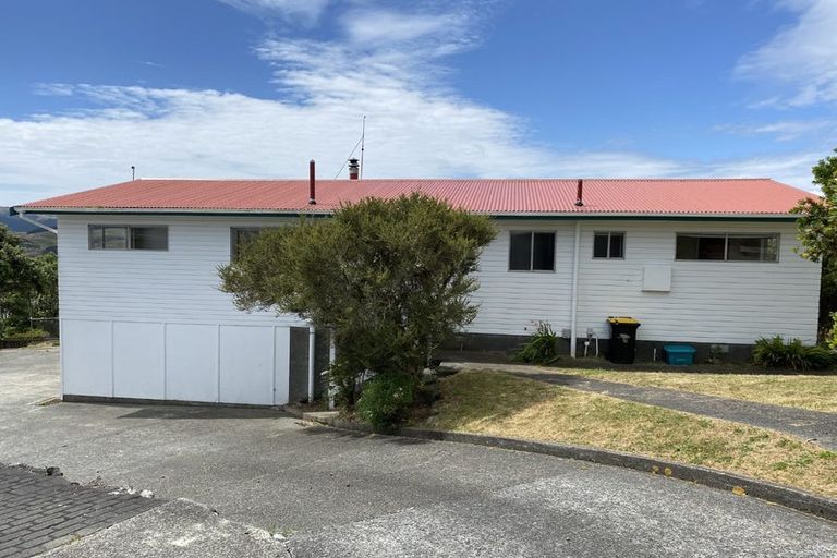 Photo of property in 37 Carluke Street, Paparangi, Wellington, 6037