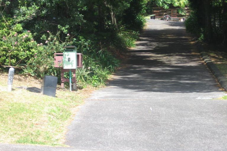 Photo of property in 1/7 Tusac Place, Totara Vale, Auckland, 0627