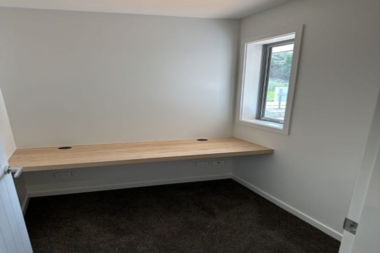 Photo of property in 32 Solitude Crescent, Kelvin Grove, 4414