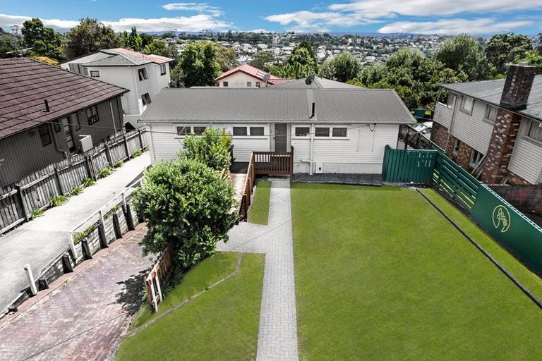 Photo of property in 1/261 Don Buck Road, Massey, Auckland, 0614