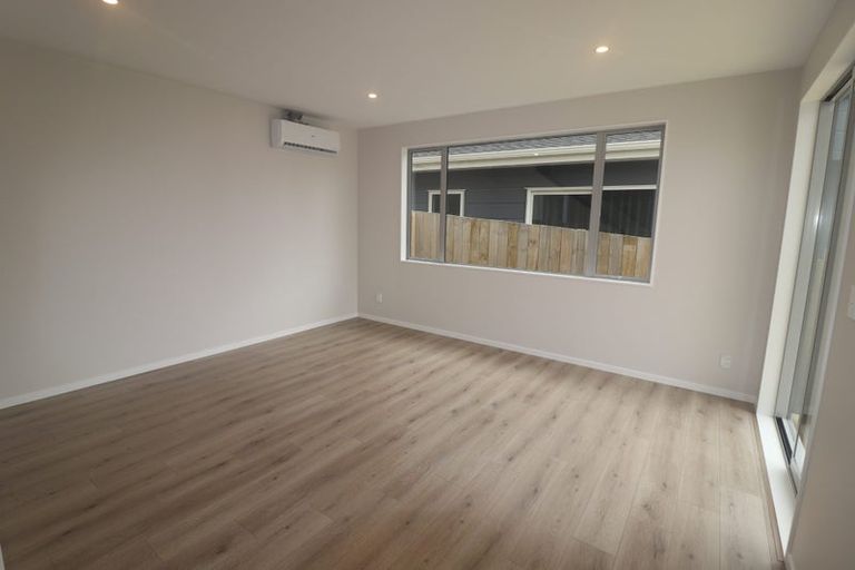 Photo of property in 2b Crystal Avenue, Te Atatu South, Auckland, 0602
