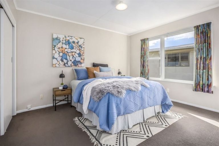 Photo of property in 40 Ernest Street, Ranui, Porirua, 5024