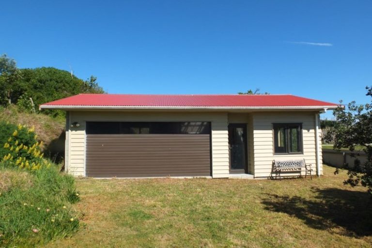 Photo of property in 10 Trafalgar Street, Foxton Beach, Foxton, 4815