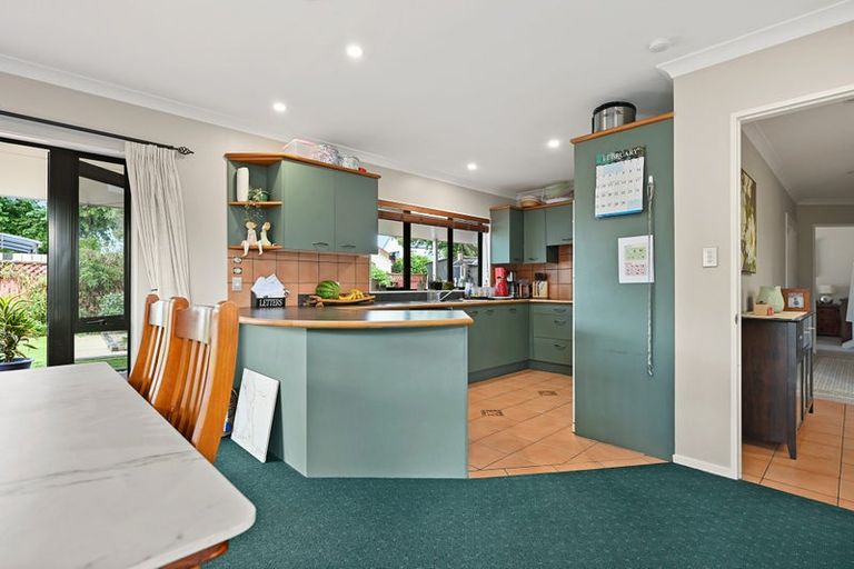 Photo of property in 6 Fencourt Place, Rototuna North, Hamilton, 3210