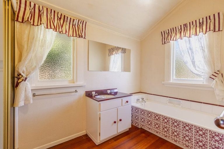 Photo of property in 33a Seapoint Road, Bluff Hill, Napier, 4110