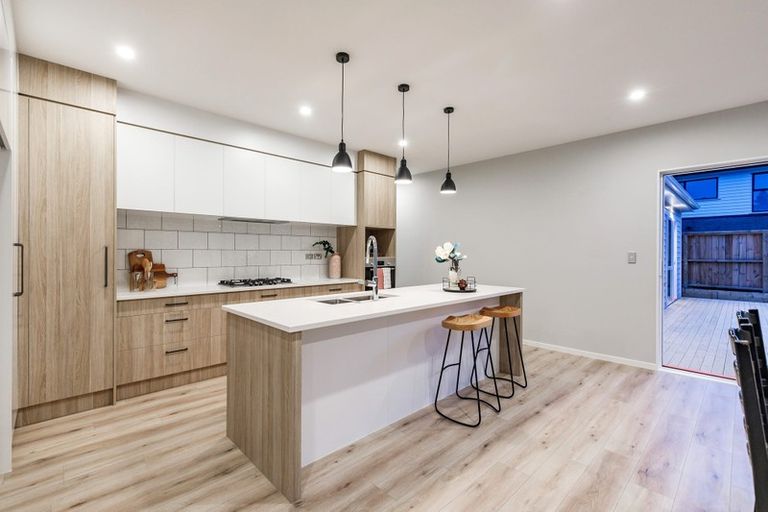 Photo of property in 10 Tarras Road, Kumeu, 0810