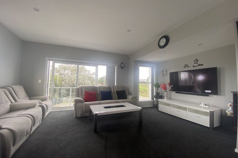 Photo of property in 1 Kopua Place, Whitby, Porirua, 5024