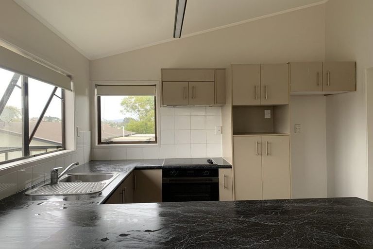 Photo of property in 8 Kayle Glen, West Harbour, Auckland, 0618