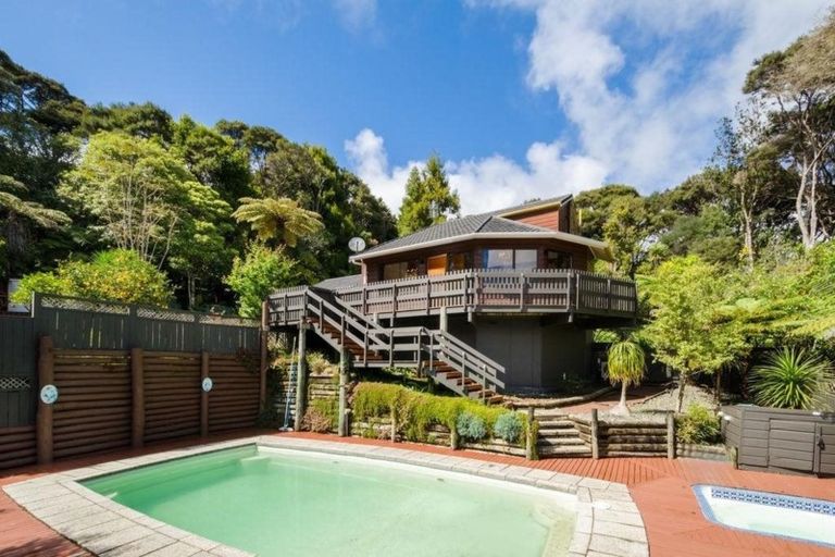Photo of property in 53 Opanuku Road, Henderson Valley, Auckland, 0612