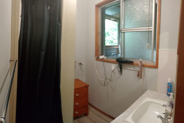 Photo of property in 82 Howard Road, Orere Point, Papakura, 2585