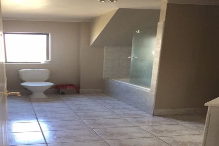 Photo of property in 49a Forrest Hill Road, Milford, Auckland, 0620