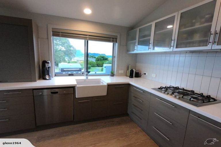 Photo of property in 15 Miami Place, One Tree Point, 0118