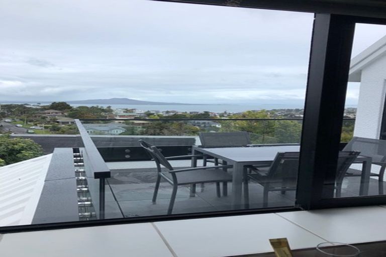 Photo of property in 2/173 East Coast Road, Castor Bay, Auckland, 0620