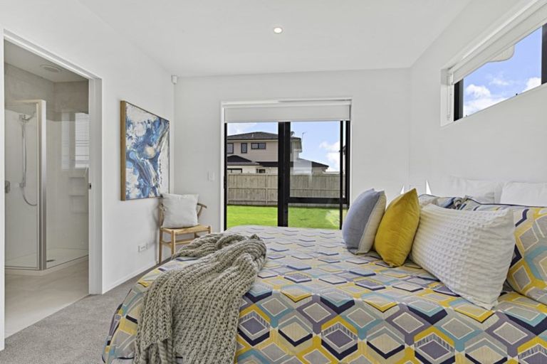 Photo of property in 28 Pepene Avenue, Takanini, 2112