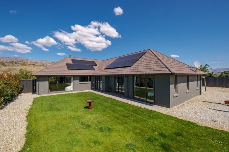 Photo of property in 21 De Bettencor Place, Mount Pisa, Cromwell, 9383