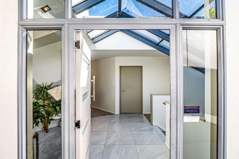 Photo of property in 10 Cadiz Lane, Mount Pleasant, Christchurch, 8081