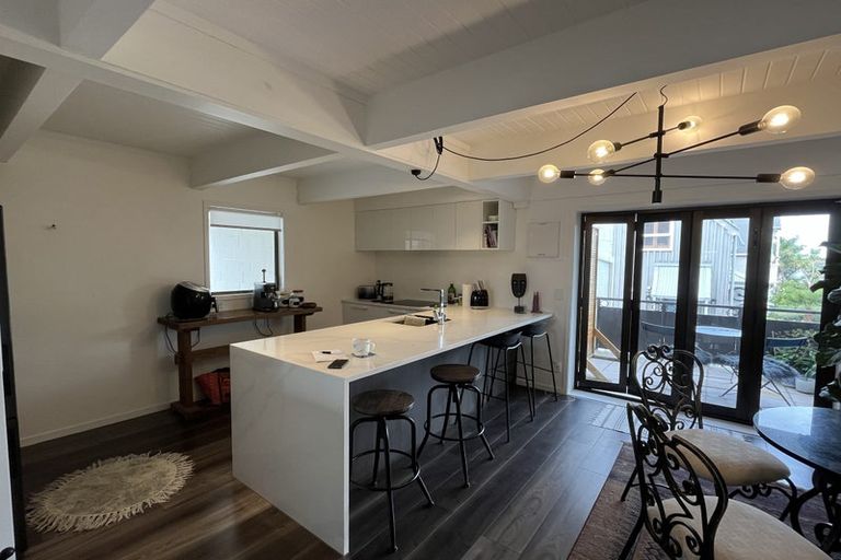 Photo of property in 2/40 Kitchener Road, Milford, Auckland, 0620