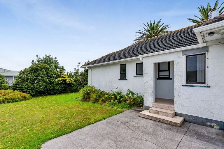 Photo of property in 80 Gisborne Terrace, Opunake, 4616