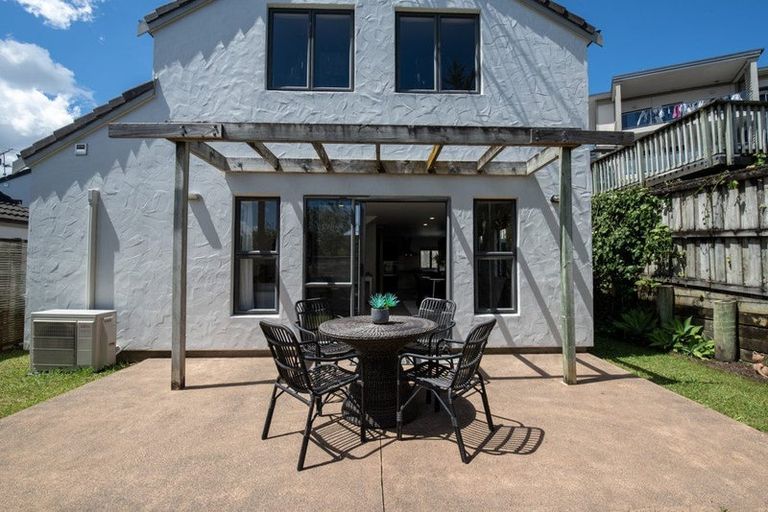 Photo of property in 9/64 Schnapper Rock Road, Schnapper Rock, Auckland, 0632