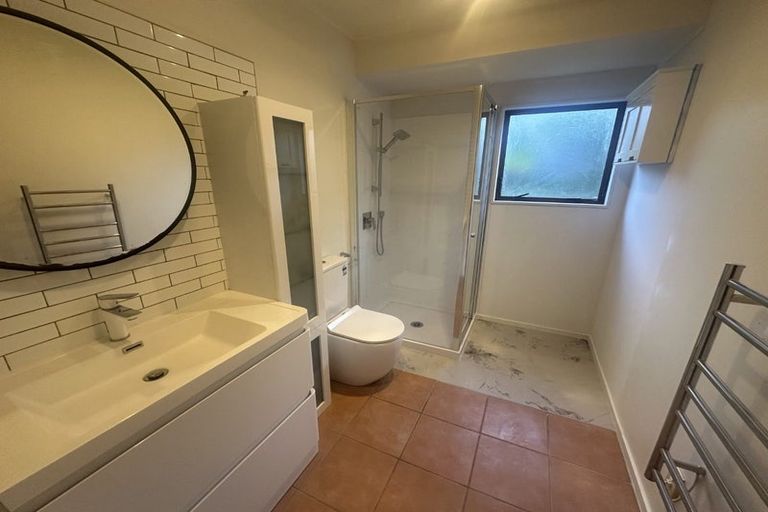 Photo of property in 2/43 Noeleen Street, Glenfield, Auckland, 0629