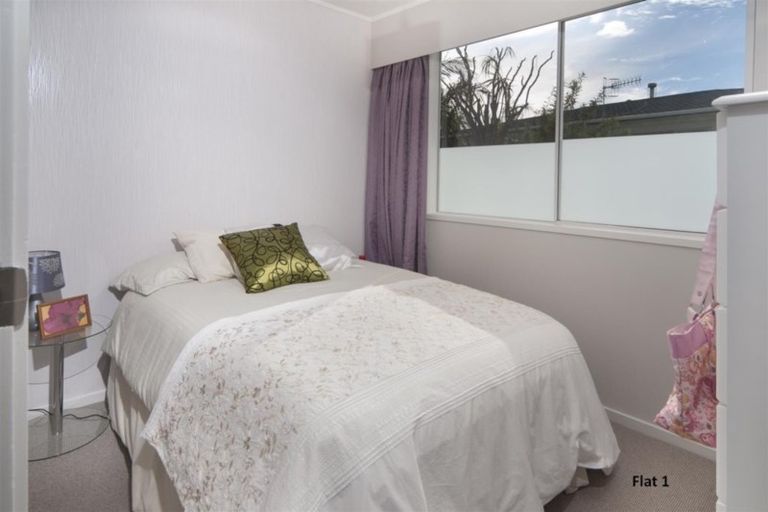 Photo of property in 1/200 Chivalry Road, Glenfield, Auckland, 0629