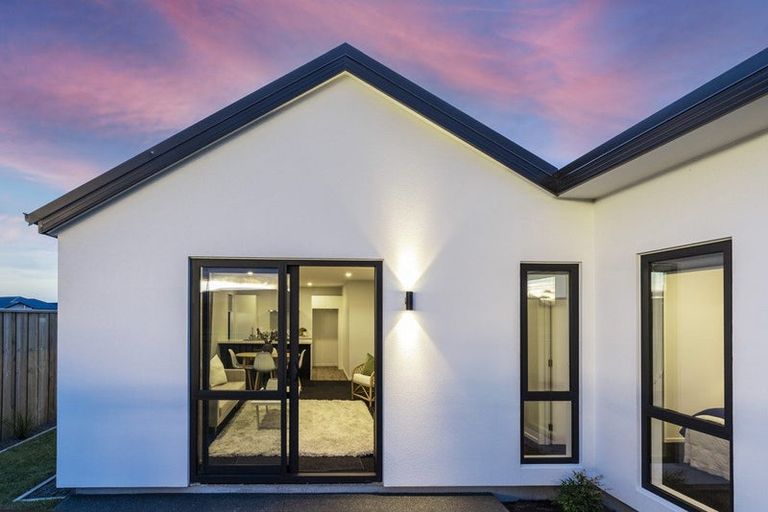 Photo of property in 4 Clontarf Lane, Belfast, Christchurch, 8051