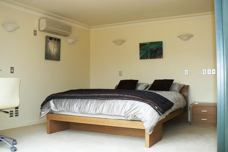 Photo of property in Endeavour Apartments, 5/125 Thorndon Quay, Pipitea, Wellington, 6011