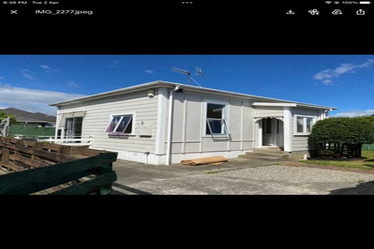 Photo of property in 560a Queen Street East, Levin, 5510