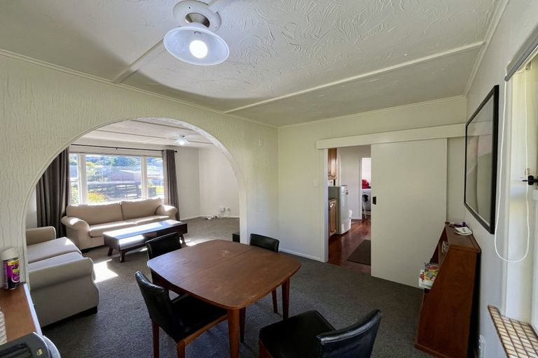 Photo of property in 28 Batchelor Street, Newlands, Wellington, 6037