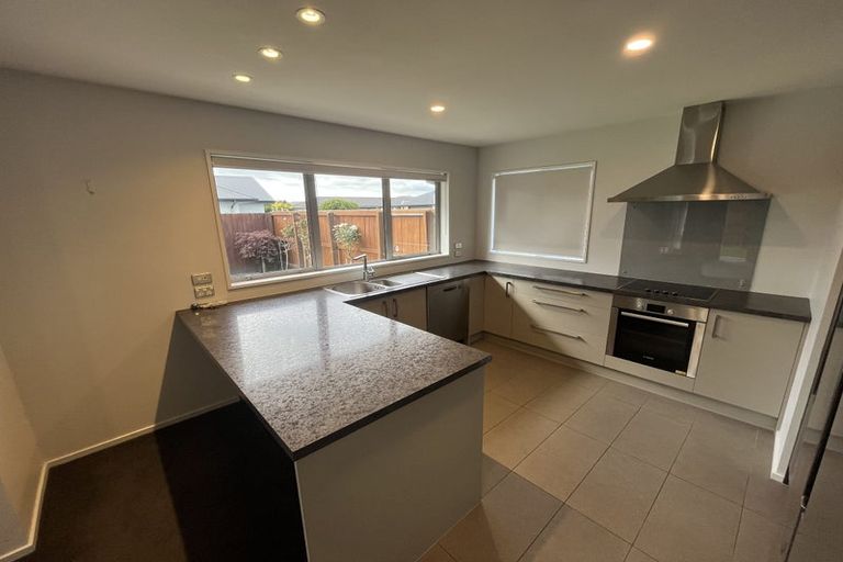 Photo of property in 11 Oakdene Place, Halswell, Christchurch, 8025