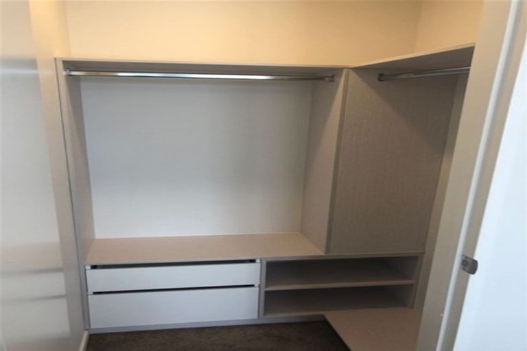 Photo of property in 2 Riroriro Close, Papakura, 2110