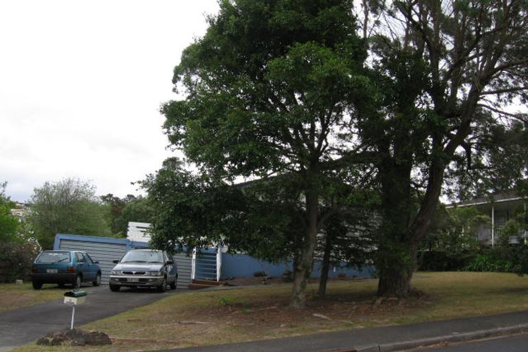 Photo of property in 6 Kerria Place, Sunnynook, Auckland, 0620