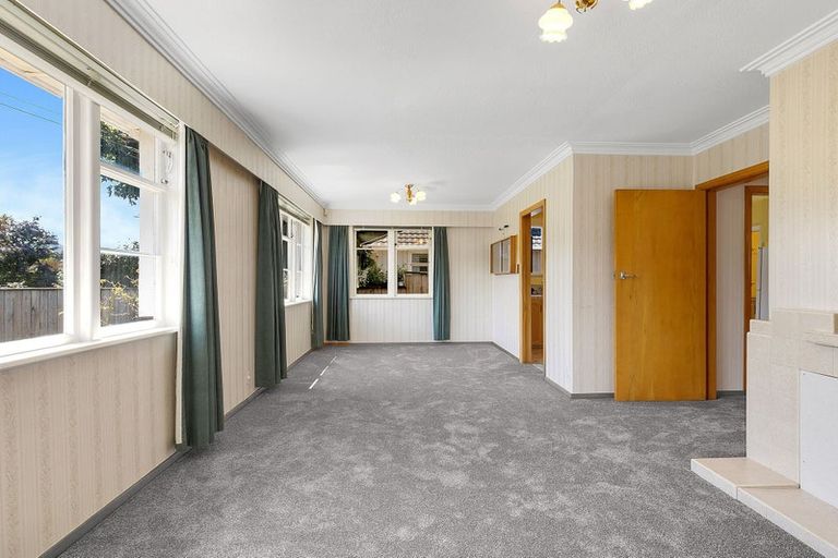 Photo of property in 5 Courtenay Road, Heretaunga, Upper Hutt, 5018